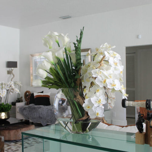 Moon Vase mit gemischtem Blumenstrauß